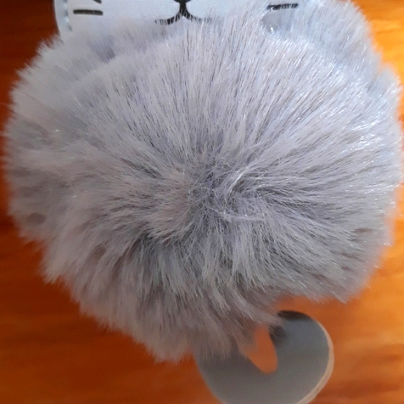 NWT ADORABLE POM KEYCHAIN - Picture 2 of 7